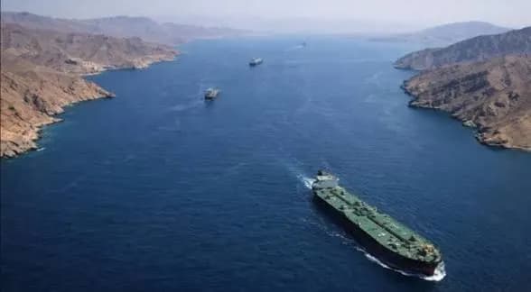 Straits of Hormuz: Three Ships Attempt Passage as Oil Prices Drop on Possible Peace Talks